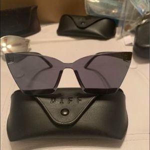 DIFF Sunglasses - smoke grey lense.